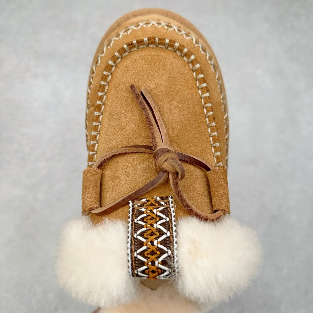 Pick up locally 💰520 UGG 8260 Alpine half-mug autumn and winter sheep fur integrated snow boots. All shoes are made of ZP. Longfeng A-grade Australian imported sheep fur integrated brand OEM production line. Fully follow the ZP process. OEM original pattern maker. Adhering to the principle of no original shoes and no development selection. Pay attention to every detail. The most authentic version on the market. TREADLITE "Light Wing" technology outsole. Lightweight/durable/flexible/pile size: 35 36 37 38 39 40 Coding: by2936070